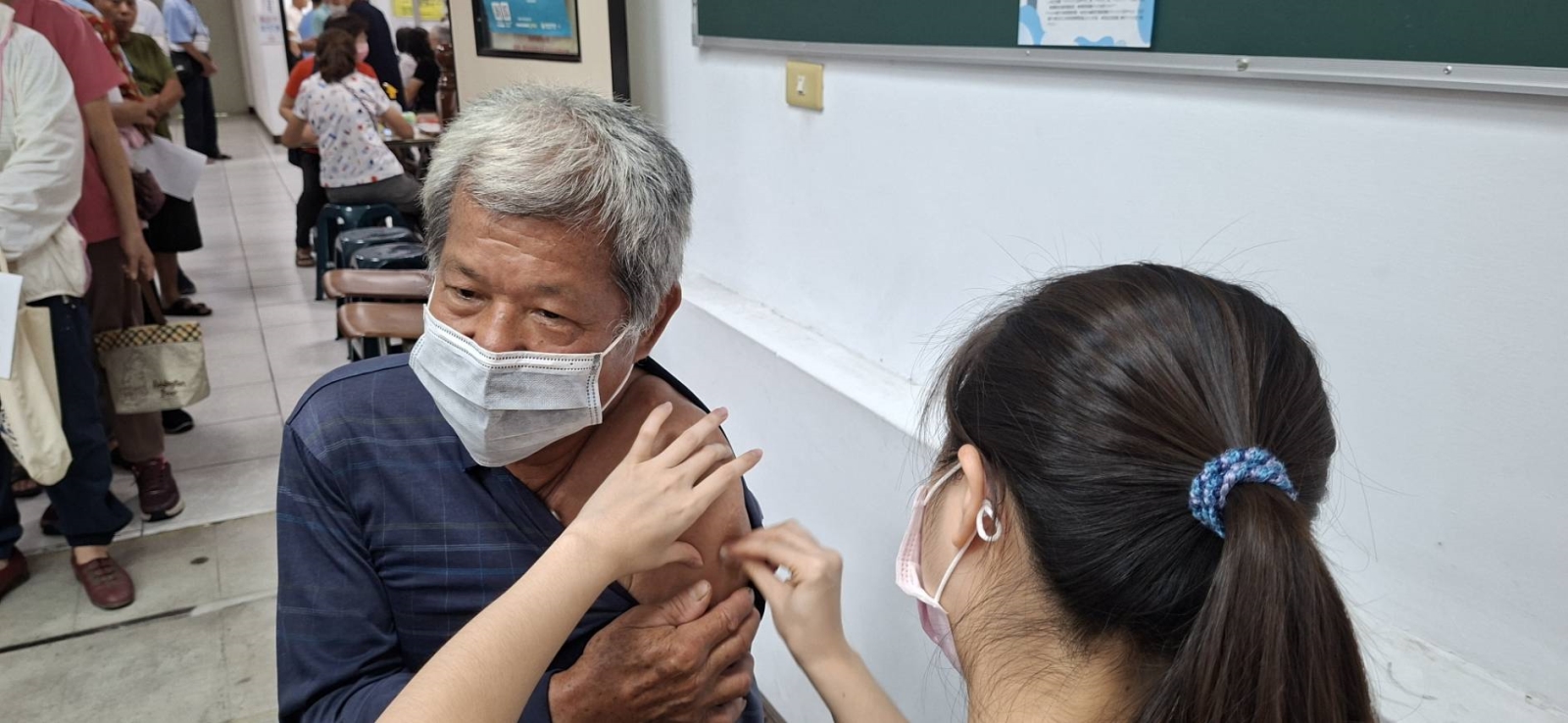 民眾接種疫苗