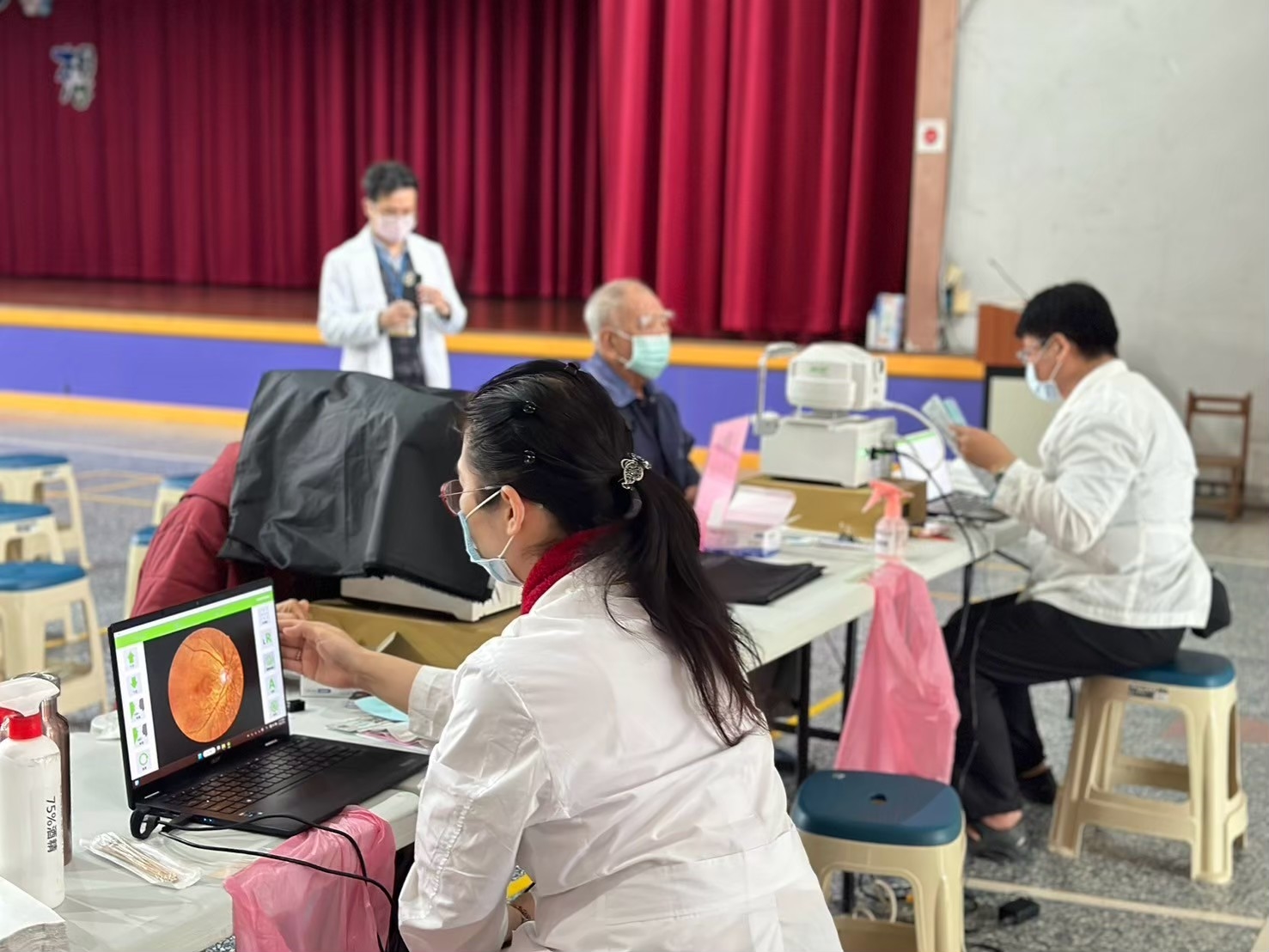 定期接受眼底檢查